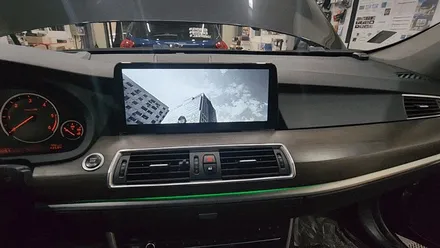 알리직구 안드로이드올인원 MN-X 12인치 BMW 5GT 차량에 장착의뢰