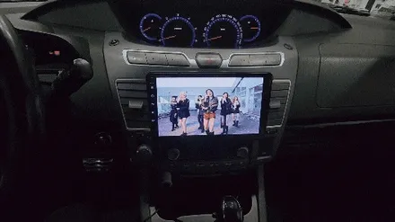 코란도 투리스모 맥가이버박 JS 안드로이드 올인원 10인치 장착