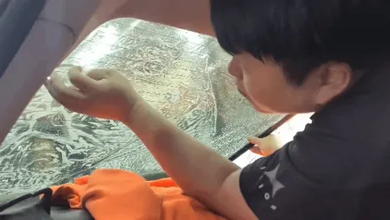 자동차 뒷유리 기포 뽁뽁이 발생으로 루마GG 필름 썬팅재시공 (YF소나타)