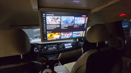 더뉴카니발 비클시네마 구형 천정모니터에 스마트TV 호매틱스 BOX Q 추가설치 연동했어요.