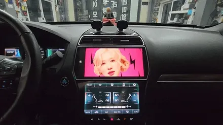 포드 익스플로러 듀얼LCD 안드로이드 올인원네비 장착했어요.