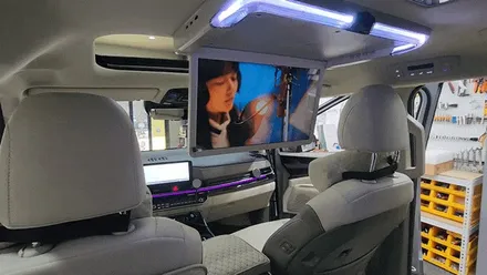 더뉴카니발 KA4 비클시네마 VC173ST 17인치 천정모니터 설치했어요.