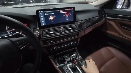 수입차 12인치 안드로이드올인원 MEKEDE BMW 528i 내비매립 장착