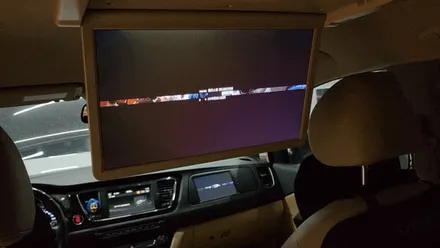 더뉴카니발 비클시네마 구형 천정모니터에 스마트TV 호매틱스 BOX Q 추가설치 연동했어요.