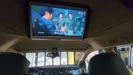 올뉴카니발 하이리무진 순정 천정모니터에 호매틱스 BOX-Q 안드로이드TV 셋탑장착