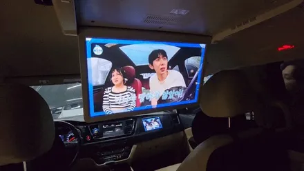 더뉴카니발 비클시네마 구형 천정모니터에 스마트TV 호매틱스 BOX Q 추가설치 연동했어요.