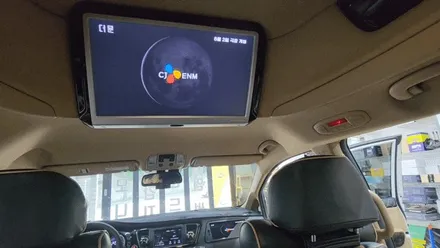 올뉴카니발 하이리무진 순정 천정모니터에 호매틱스 BOX-Q 안드로이드TV 셋탑장착