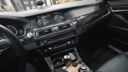BMW 528i(F10) Aview 3D 어라운드뷰 순정모니터 연동했어요.