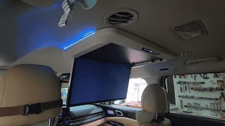 카니발 KA4 안드로이드 천정형모니터 엑스엠 XM-2200H 장착했어요.