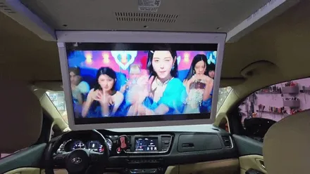 인천 올뉴카니발 천정모니터 비클시네마 VC-173ST 레인보우 17.3인치모델 설치