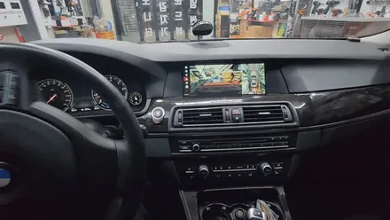 BMW 528i(F10) Aview 3D 어라운드뷰 순정모니터 연동했어요.