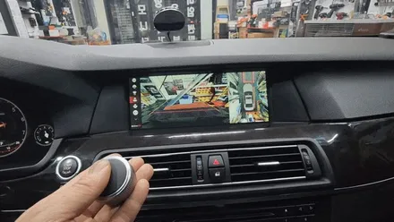 BMW 528i(F10) Aview 3D 어라운드뷰 순정모니터 연동했어요.