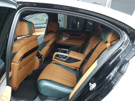 서울 자동차실내복원 BMW745e 컬러커스텀 가죽복원 아우라커스텀 레텍코리아 오산본점 / 오산시 누읍동