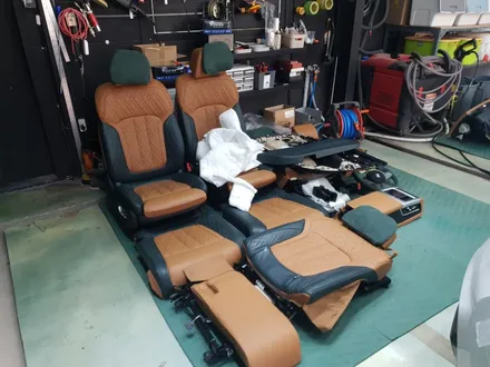 서울 자동차실내복원 BMW745e 컬러커스텀 가죽복원 아우라커스텀 레텍코리아 오산본점 / 오산시 누읍동