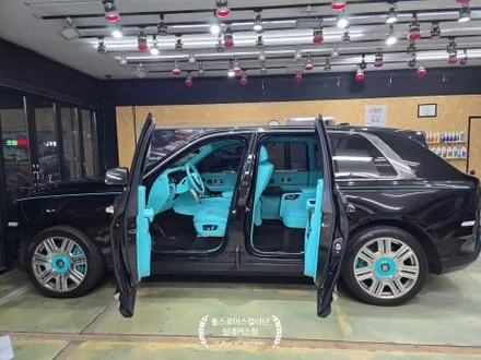 롤스로이스컬리넌 실내커스텀 티파니블루실내커스텀 높은완성도 와 퀄리티를 인정받는 아우라커스텀 만의 롤스로이스실내커스텀 / 오산시 누읍동