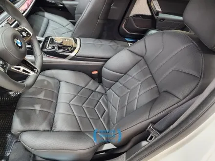 BMW740i 실내커스텀 실내옵션컬러의 아쉬움을 아우라커스텀 에서 깔끔하게 해결 / 오산 수목원로