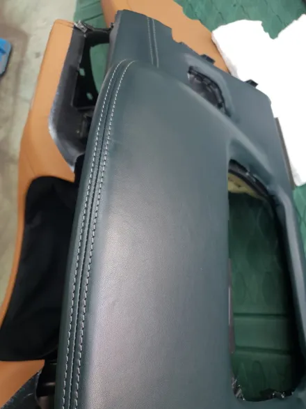 서울 자동차실내복원 BMW745e 컬러커스텀 가죽복원 아우라커스텀 레텍코리아 오산본점 / 오산시 누읍동