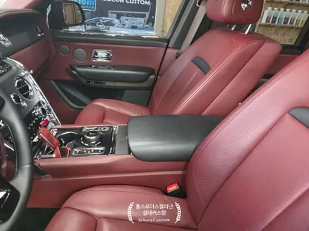 롤스로이스컬리넌 실내커스텀 티파니블루실내커스텀 높은완성도 와 퀄리티를 인정받는 아우라커스텀 만의 롤스로이스실내커스텀 / 오산시 누읍동