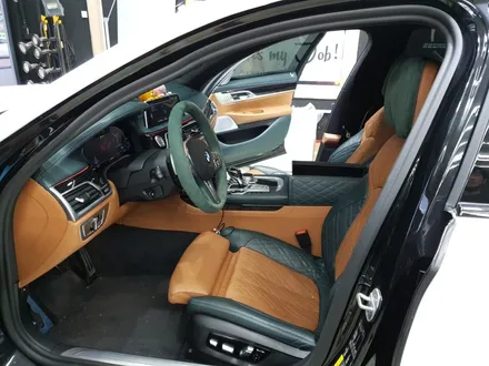 서울 자동차실내복원 BMW745e 컬러커스텀 가죽복원 아우라커스텀 레텍코리아 오산본점 / 오산시 누읍동