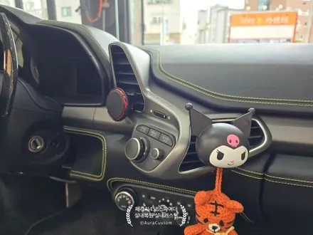 페라리458스파이더 고질병 버튼및플라스틱 끈적임 멜팅현상 복원 및 실내커스텀 페라리실내커스텀 으로 나만의커스텀마이징 아우라커스텀 / 오산시 누읍동