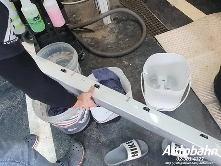 사고수리 사이드스커트 교환 부품교환 작업 간단한작업은 아우토반에서 시공받으세요. 30분만에 작업가능한 사이드스커트 수리!! / 고양시 삼송동