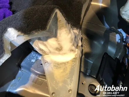 실내크리닝 차량에 커피를 쏟았을때 차량 실내크리닝 부분클리닝 시공 전문업체 아우토반입니다.BMW G02 신형 X4 클리닝 / 고양시 삼송동