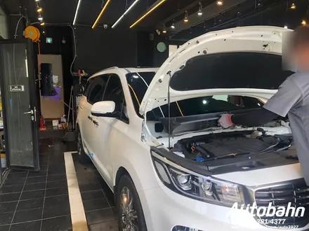 전면유리교환 사고수리 자차처리 유리교환 정품전면유리교환 시공 더뉴카니발 수입차 전면유리 교체시공 아우토반에서 받으세요!! / 고양시 삼송동