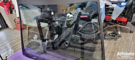현대 i30 전면유리 교환 고드름으로 전면유리파손 유리교환과 썬팅을 동시에 진행하면 편리합니다. 유리교환 아우토반에서 진행하세요! 어보브 세라토나 시공 / 고양시 삼송동