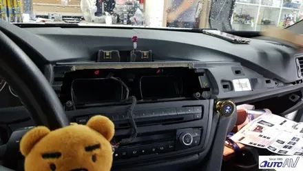 BMW 네비게이션을 장착할까? 스마트폰 커넥티비티 폰인카를 장착할까요?