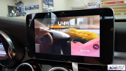 벤츠 C클래스 최신 스마트폰을 연동, 편리한 네비게이션으로 업그레이드_ 폰인카 대구