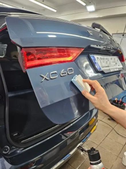 볼보 XC60 : 신차출고 후 하루만에 아파트석회물 맞아서 보험처리 받았습니다 서울 노원 성북 성동 / 서울 노원구