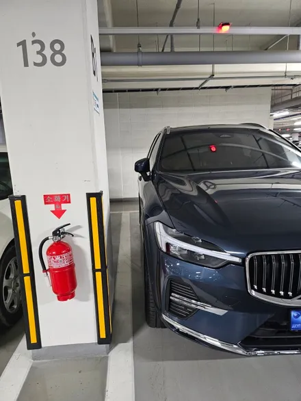 볼보 XC60 : 신차출고 후 하루만에 아파트석회물 맞아서 보험처리 받았습니다 서울 노원 성북 성동 / 서울 노원구