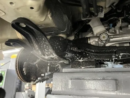 카니발 하부세차 후에도 냄새가 난다면 언더커버 탈거 축사 오물 제거 특수세차로 완벽하게 / 경기 김포