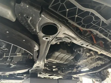 카니발 하부세차 후에도 냄새가 난다면 언더커버 탈거 축사 오물 제거 특수세차로 완벽하게 / 경기 김포