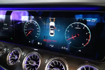 벤츠 20년식 CLS 400D 순정시스템 완벽연동! 안드로이드OS 시스템과 AMG 풀카본 핸들 시공해드렸습니다! / 서울 중랑