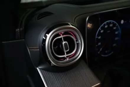 벤츠 25년식 W254 GLC, 순정형 엠비언트 업그레이AMG 세로그릴 시공으로 실내,외관 모두 업그레이드! / 서울 중랑
