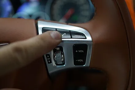 벤틀리 컨티넨탈 2세대 오디오 시스템을  고화질 대화면 모니터로 교체 작업하기~! / 중랑, 동대문, 광진구, 성동구