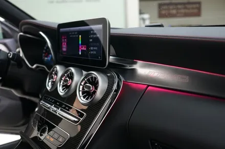 W205 C43AMG 카브리올레 64색 순정연동 엠비언트 송풍구 작업~ 그리고 센터스피커 교체하기! / 중랑, 동대문, 광진구, 성동구