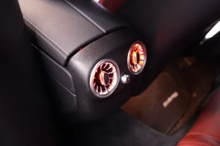 벤츠 W205 C클래스 컨버터블 20년식 차량에 순정엠비언트 연동 송풍구 그리고 부메스터 커버 장착했습니다! / 벤츠 / C-클래스 W205 / 서울 중랑구