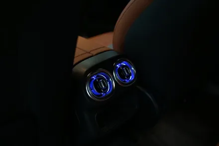 벤츠 25년식 W254 GLC, 순정형 엠비언트 업그레이AMG 세로그릴 시공으로 실내,외관 모두 업그레이드! / 서울 중랑