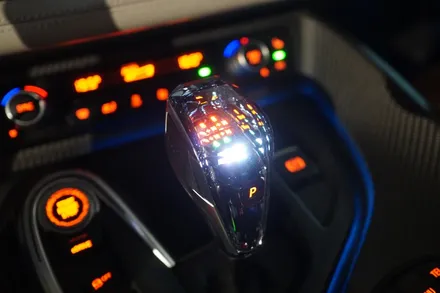BMW 슈퍼카? I8 올드한 실내를 한껏 꾸며봤습니다! FEAT. 크리스털~~~기어봉 / BMW / i8 / 서울 중랑구
