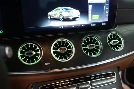 벤츠 E클래스(W213) 쿠페 엠비언트 송풍구 작업으로 실내감성 업그레이드 하기! / 중랑, 동대문, 광진구, 성동구