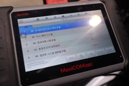 아우디 A8(D4) 후기형 인슬라이딩 방식의 모니터를 12.3인치 풀사이즈 모니터로 교체했어요! / 서울 중랑