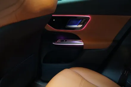 벤츠 25년식 W254 GLC, 순정형 엠비언트 업그레이AMG 세로그릴 시공으로 실내,외관 모두 업그레이드! / 서울 중랑
