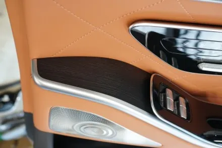 벤츠 W223 S400D 순정4D부메스터 전동스피커, 숏바디전용 피아노라커트림  그리고 액티브엠비언트까지 완벽한 조합! / 중랑, 동대문, 광진구, 성동구