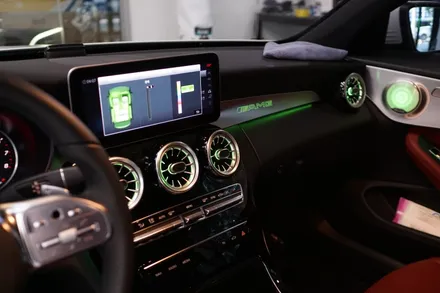 벤츠 21년식 W205 C클래스컨버터블 순정연동 엠비언트 송풍구와 부메스터 엠비언트 커버 장착하기! / 중랑, 동대문, 광진구, 성동구