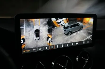 벤츠 17년식 GLA, 2025년 감성으로 리프레시!  대화면 안드로이드모니터 +3D 어라운드뷰 튜닝 / 서울 중랑