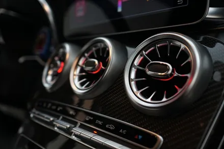 W205 C43AMG 카브리올레 64색 순정연동 엠비언트 송풍구 작업~ 그리고 센터스피커 교체하기! / 중랑, 동대문, 광진구, 성동구