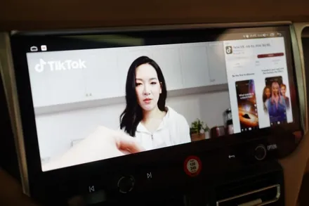포르쉐 마칸은 스포츠크로노 작업과 12.3인치 모니터 컨버전 업그레이드 시공만 하시면 됩니다! / 서울 중랑