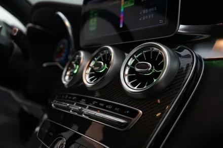 W205 C43AMG 카브리올레 64색 순정연동 엠비언트 송풍구 작업~ 그리고 센터스피커 교체하기! / 중랑, 동대문, 광진구, 성동구